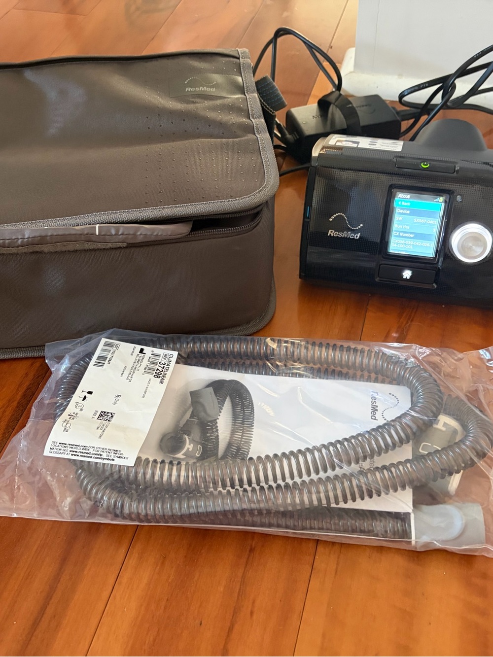 Airsense 10 Autoset with heated hose and bag NEW